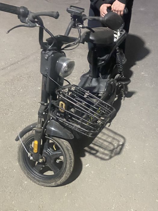 электро скутер на ходу