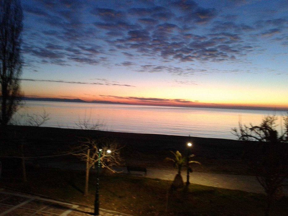 Продава лукс апартамент 48м2 първа линия в Неа Врасна, Северна Гърция