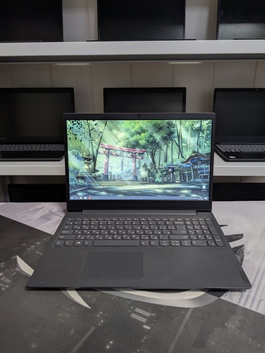 Ноутбук Lenovo V15