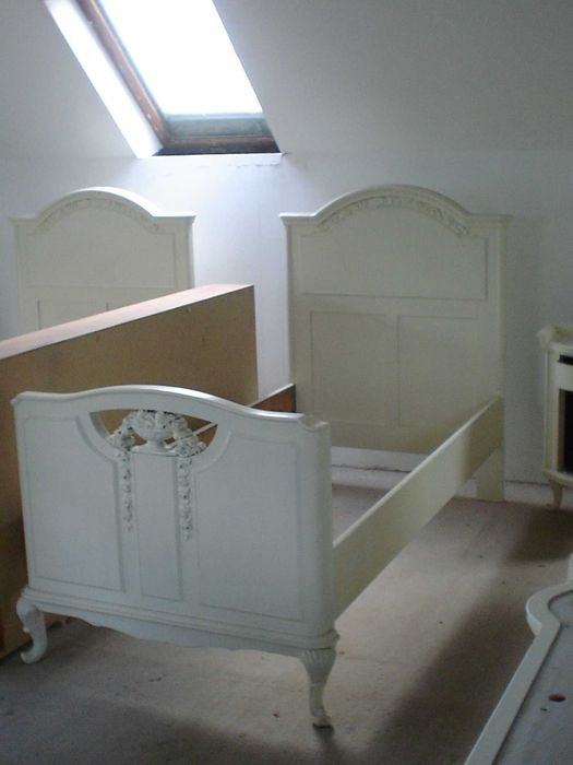 Vand mobila veche dormitor lemn masiv deosebita