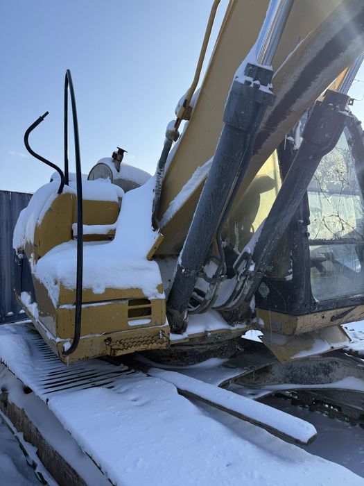 CAT раскулаченные эксковаторы по запчастям