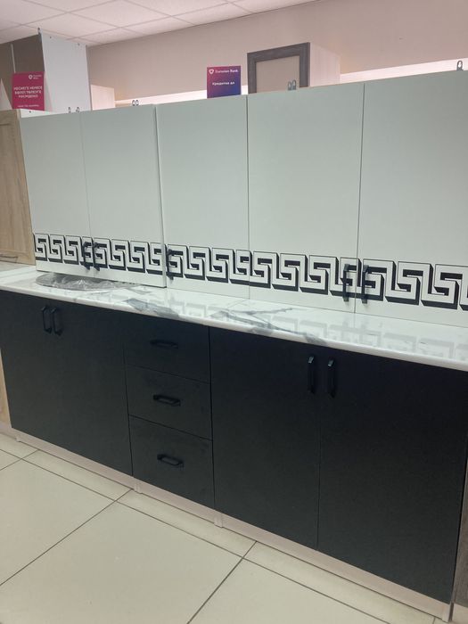 Кухонный гарнитур новый 2 м.