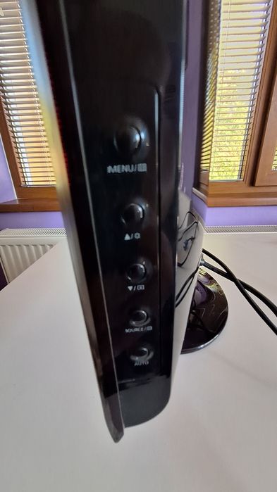 Продавам монитор Samsung