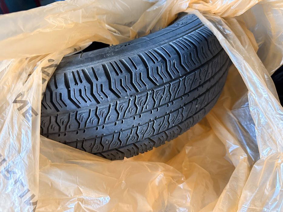 Продам резину б/у,цена за 4 баллона