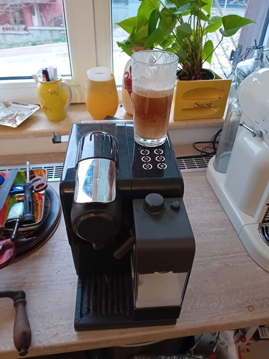 Aparat de cafea nespresso delonghi