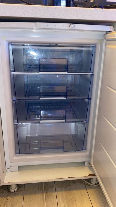 Продам морозильник