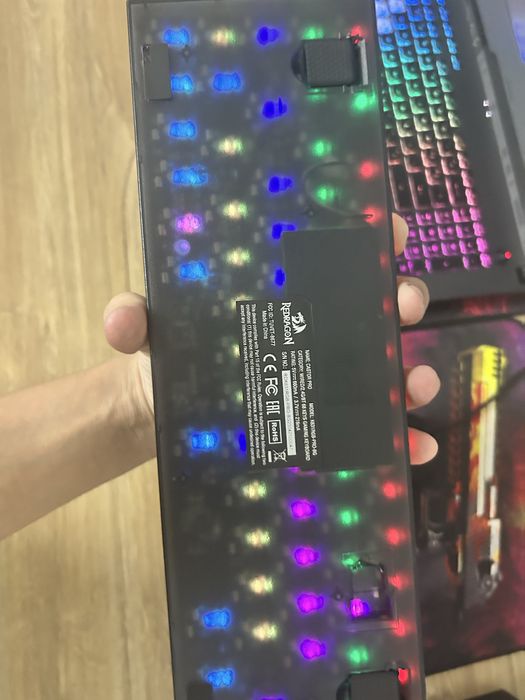 Клавиатура на желтых свечах