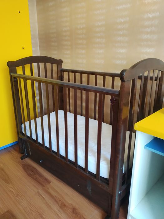 Продам детскую кроватку