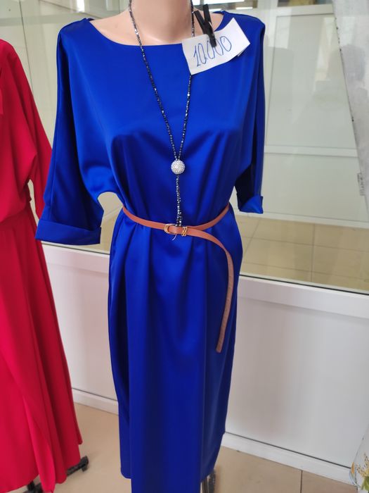 Платья новые продам