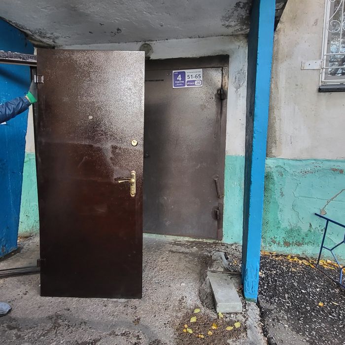 Продам дверь входную