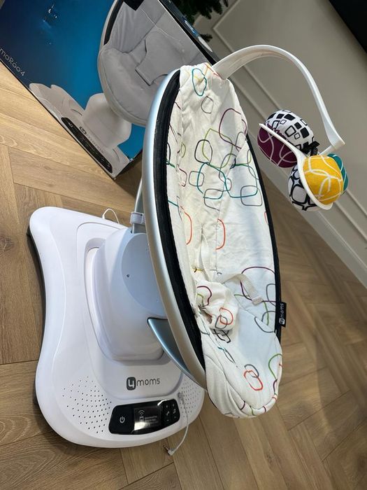 Шезлонг , кресло качалка  4moms mamaRoo
