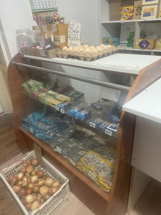 Витринная полка со стеклом