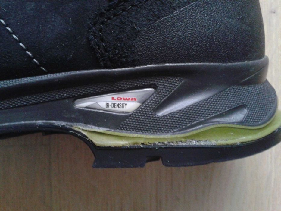 Bocanci de drumetie LOWA, mas. 41,5, Goretex, Germania, stare f. buna