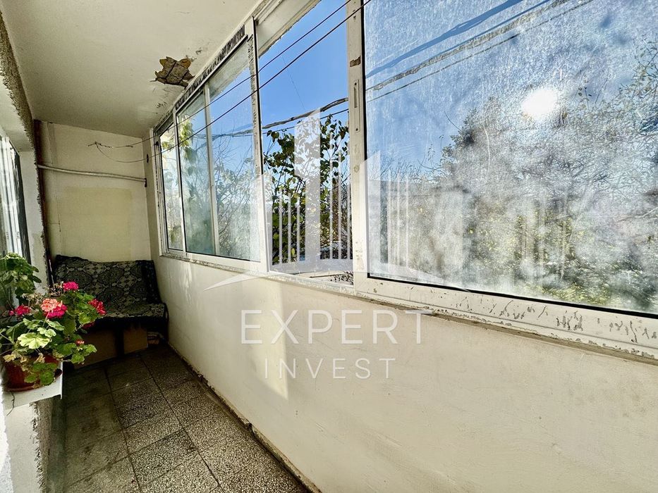 Дава се под наем Четиристаен апартамент в Варна, Цветен квартал - 85 кв.м за 158597.76 € - Снимка #12