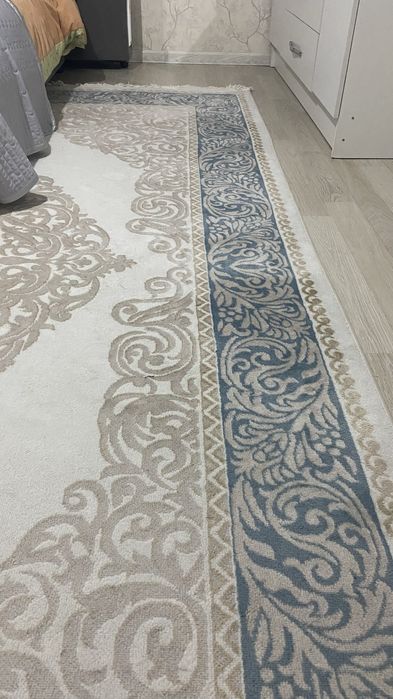 Срочно сатылады жаңа кілем аз ғана уақыт қолданылған