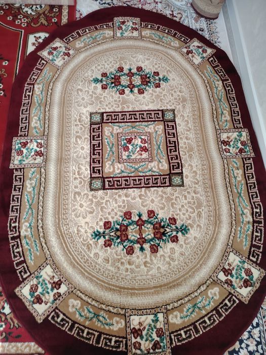 Овальный ковер 1.50х2.30 м, НОВЫЙ, бордовый с узором Версаче