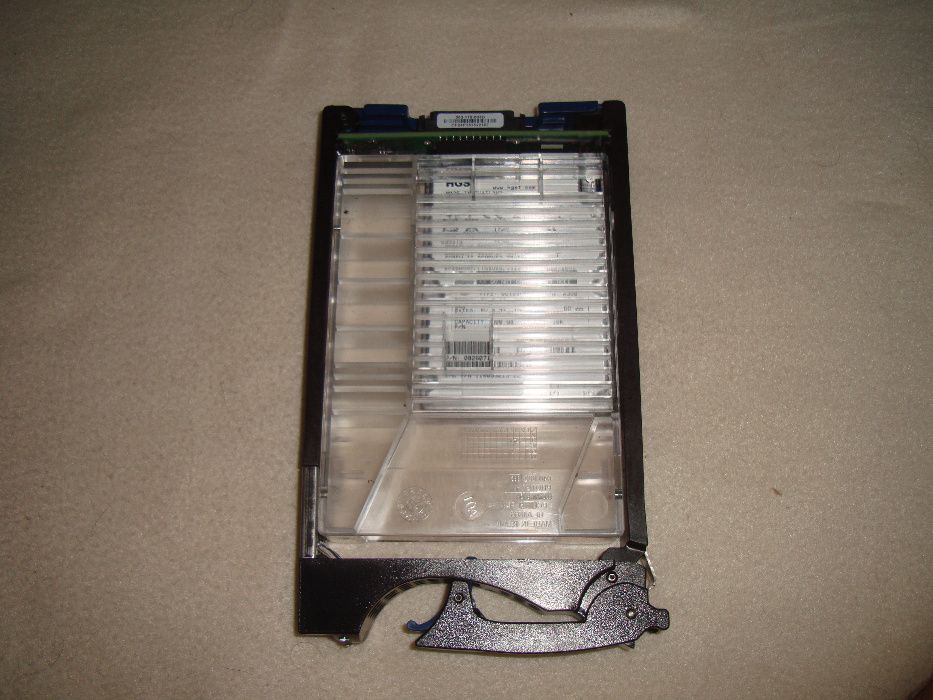 Продавам дискове за стар Storage EMC CLARiiON AX4 и VNX Series