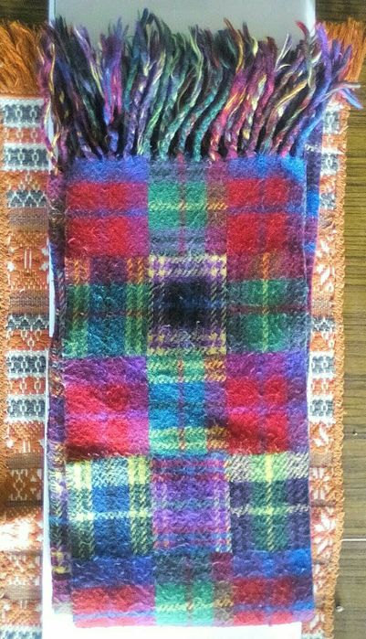 Продавам шал дамски мно приятни тонове