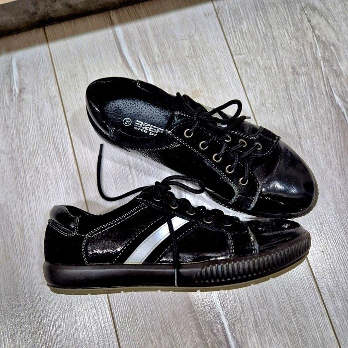 Продаю ботинки / вторая обувь р33
Кожаные. Вторая обувь .
32 размер.