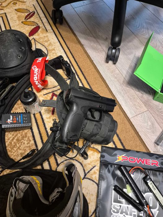 Airsoft AR,Pistol,BBs,Speedloader,others