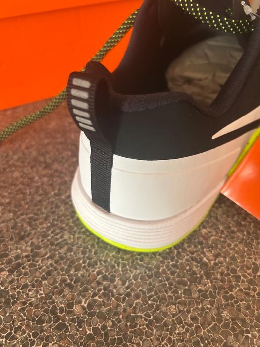 Продам кроссовки мужские