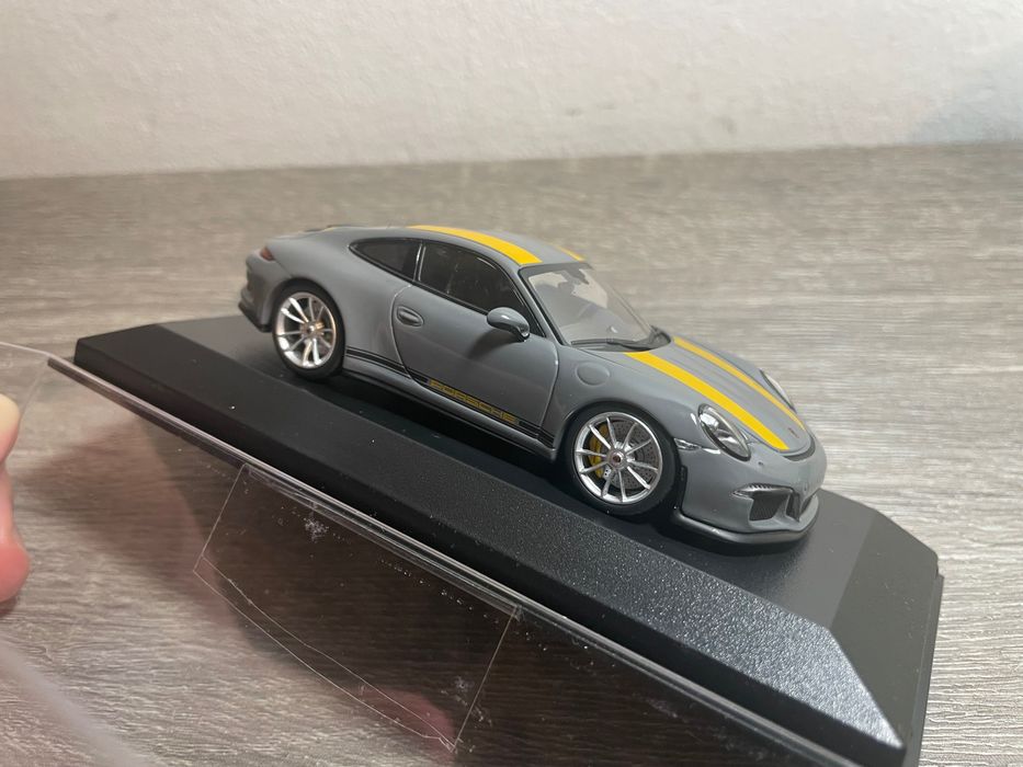 Macheta Porsche 911 R 1:43 Minichamps