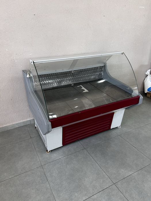 Продам Холодильники витринные