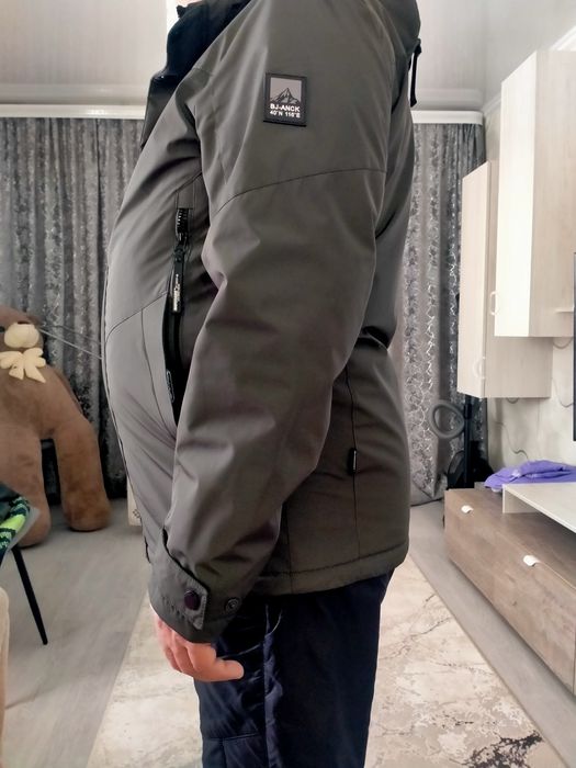 Продам куртку-ветровку