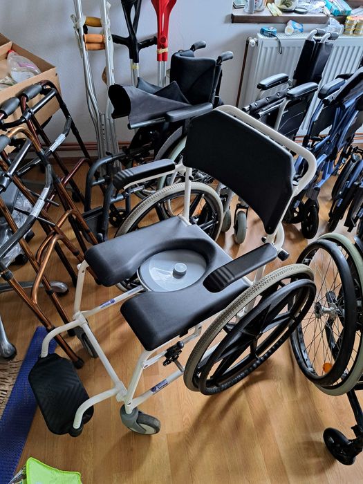 wc cu roti, cadru de mers cu roti si frana,fotoliu rulant,carje, carut
