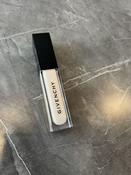 Givenchy Prisme Libre Skin-caring concealer N80