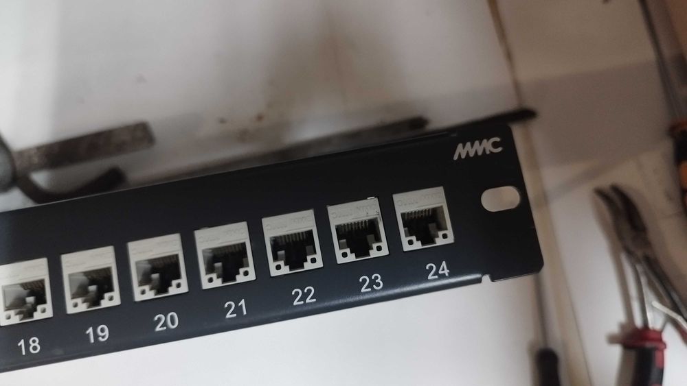 Пач панел 5е cat. - 24 порта за рак - сърварен шкаф 1U MMC