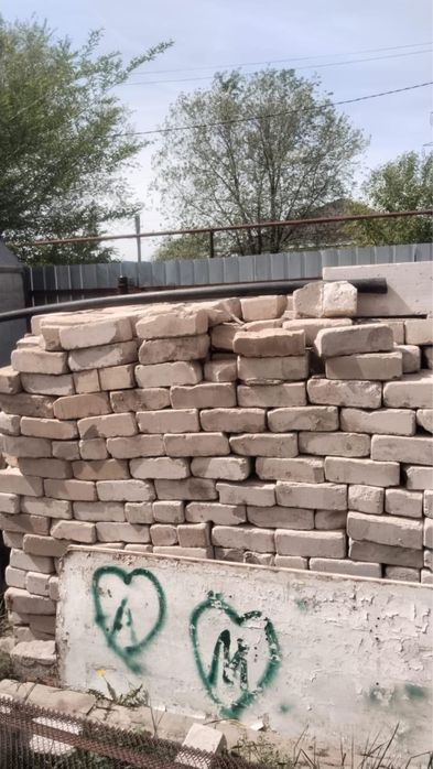 СРОЧНО продам кирпичи