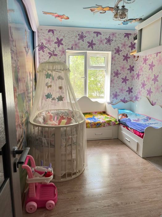 Хамма шароитга эга 3 хонали уй сотилади/ 3х комнатная квартира с удоб.