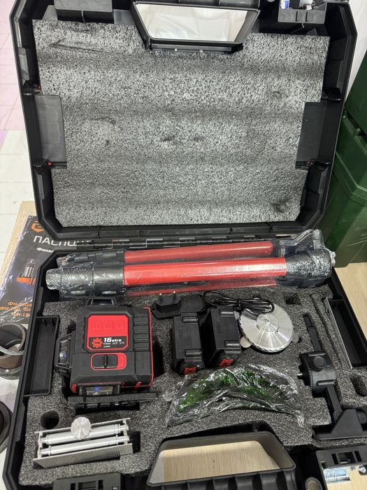 Лазерный уровень в комплекте