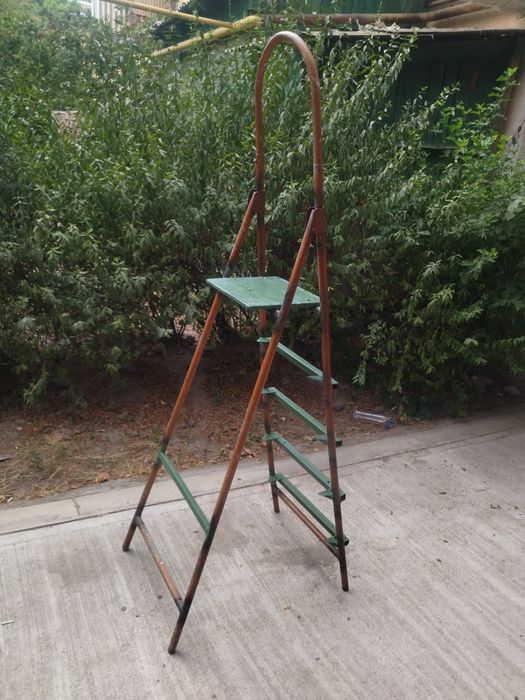 Лестница стремянка жэлезная