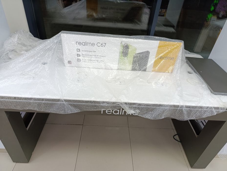 Стол бренд зона Realmi