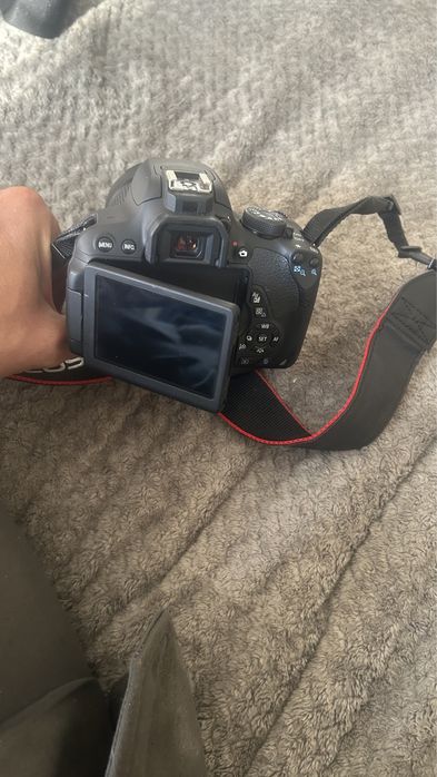 Фотоаппарат Canon EOS 700D