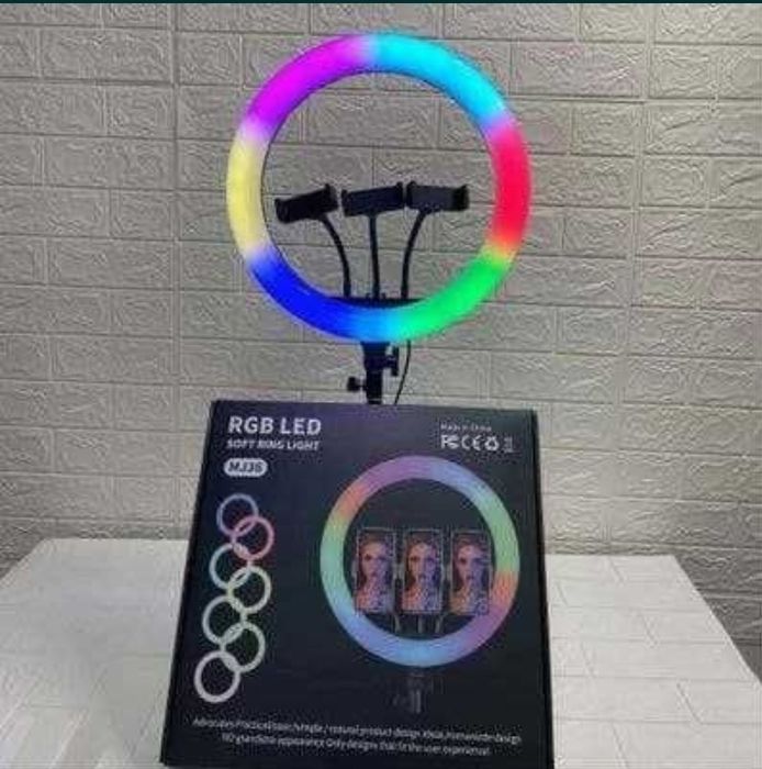 Цветная кольцевая лампа со штативом для селфи.