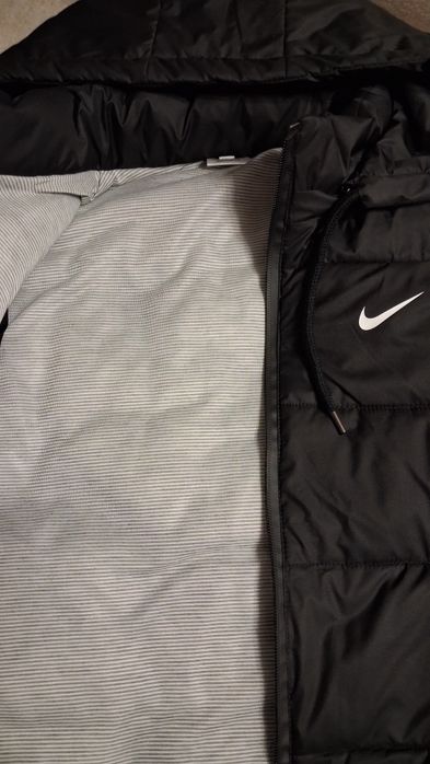 Продам жилетку бренд Nike