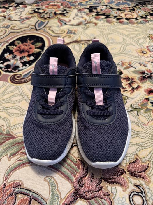 Кроссовки для девочек