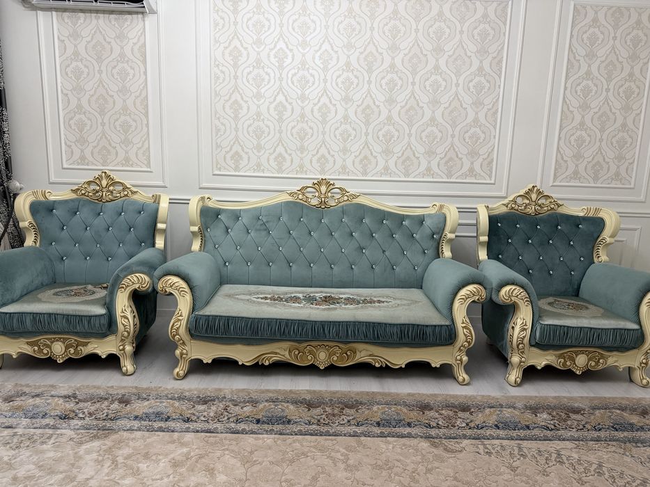 Диван королевский