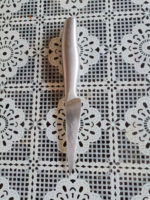 .Универсални ножове с цена 12,14 и 8 лева