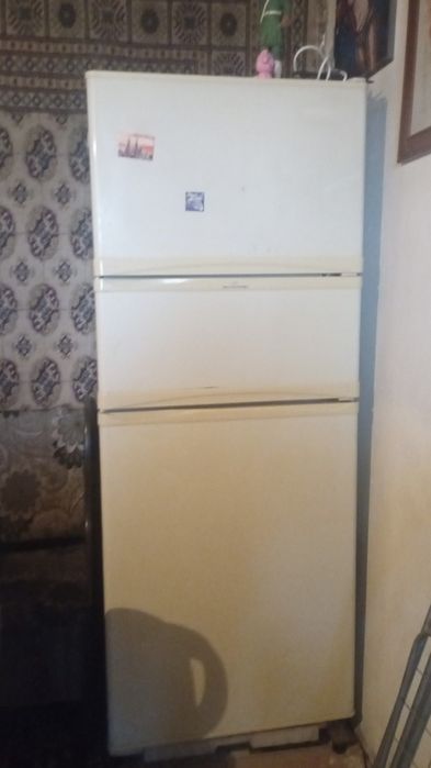 Холодильник отличный морозит идально