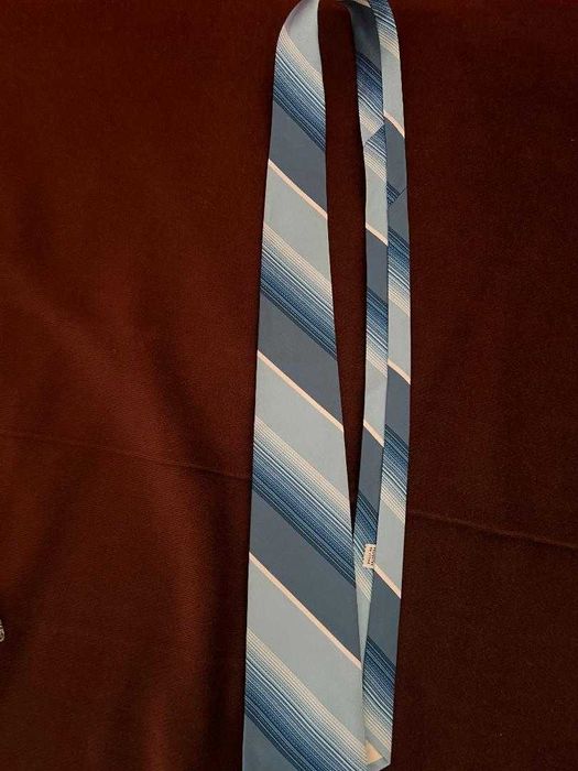 Продавам луксозни вратовръзки по 20 евро едната