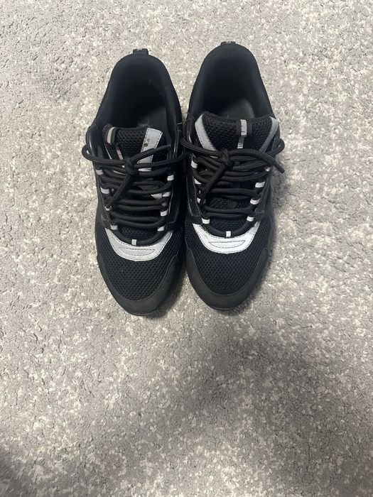 Vand dior b22 putin purtati