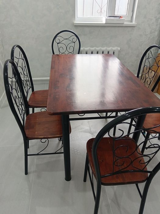 Стол с 6 стульями