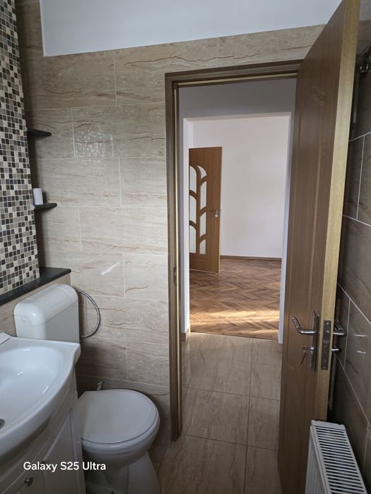 De vanzare/inchiriat apartament 2 camere foarte luminos. Gara pozitie foarte buna