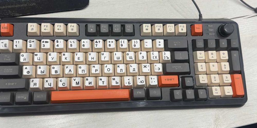 Клавиатура Xunfox K82 Xunfox K82 yoritgichli klaviatura yangi xolati