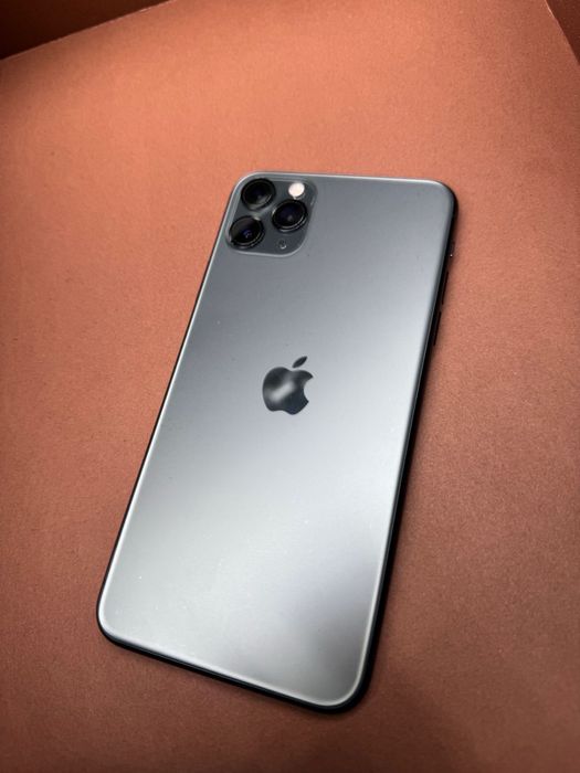 Продам iPhone 11 Pro Max с гарантией