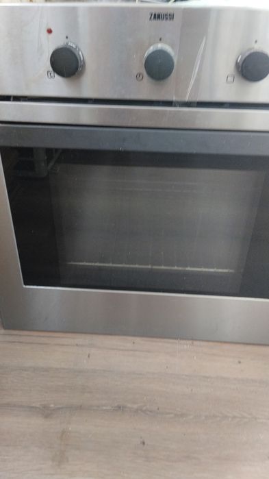Продам Духовку zanussi